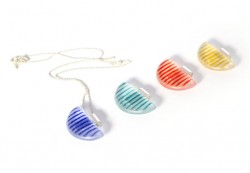 Colgante azul, aguamarina, rojo y amarillo