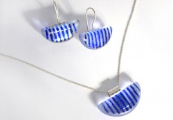 Conjunto de Colgante y Pendientes en color azul