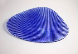 Plato irregular en color azul